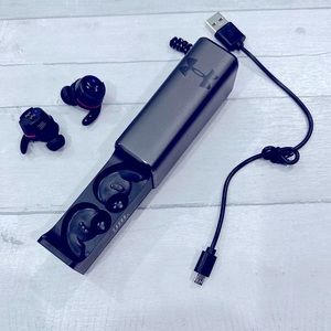 Under Armour True Wireless Flash Headphones Earbuds, Charging Case, & USB Cord